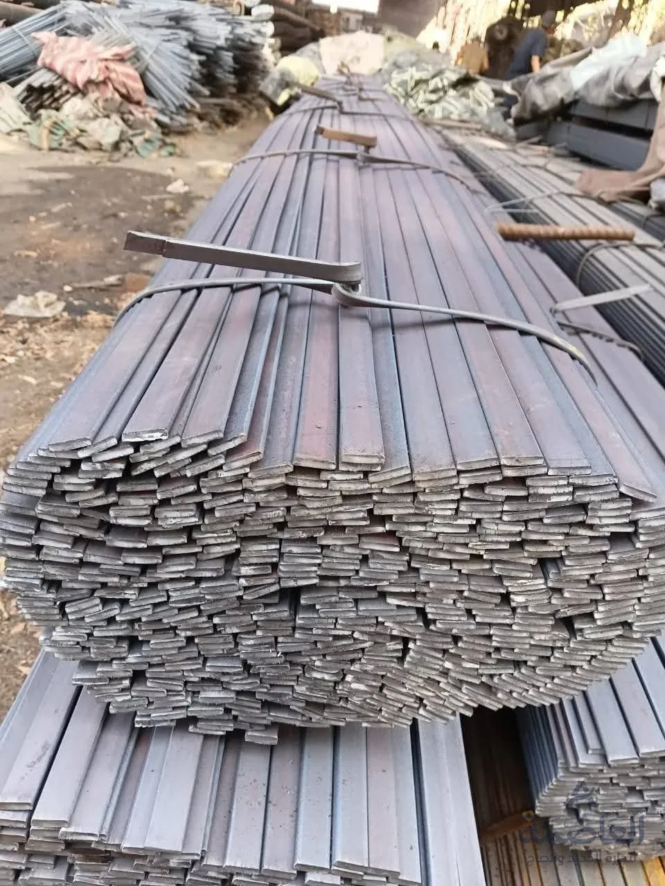 شرائح خوص حديد طويلة مربوطة